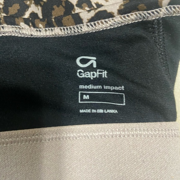 GAP EUC animal print medium impact sports bra size M w/ key pocket - Picture 4 of 5
